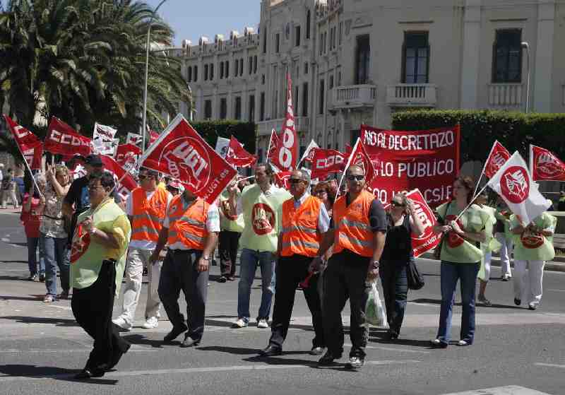 La administración central cifra el seguimiento de la huelga en un 3,65 por ciento, mientras que los sindicatos hablan de un 80 por ciento