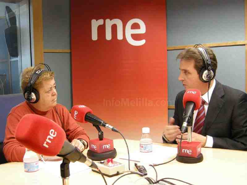 Escobar durante una entrevista en RNE