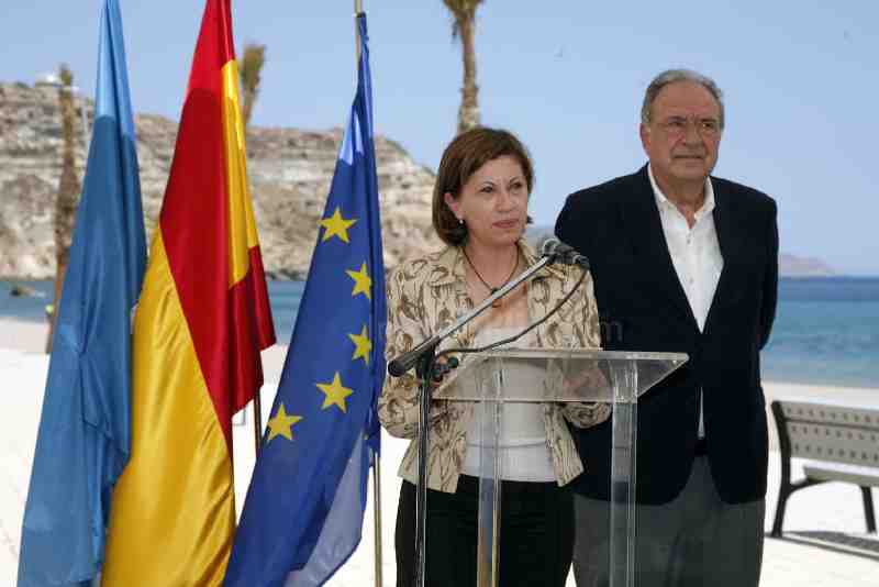 Espinosa junto a Gavilán