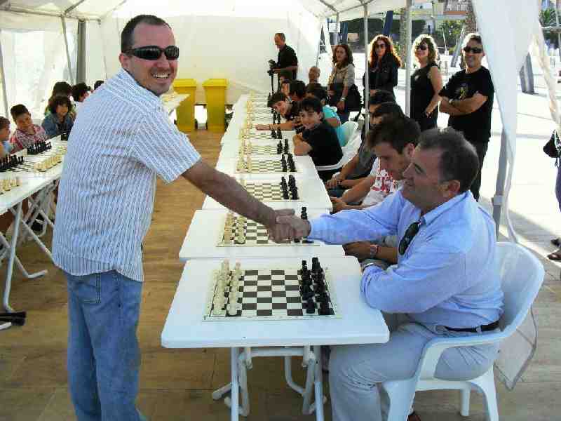 Colovic saludando al Consejero de Deportes Paco Robles