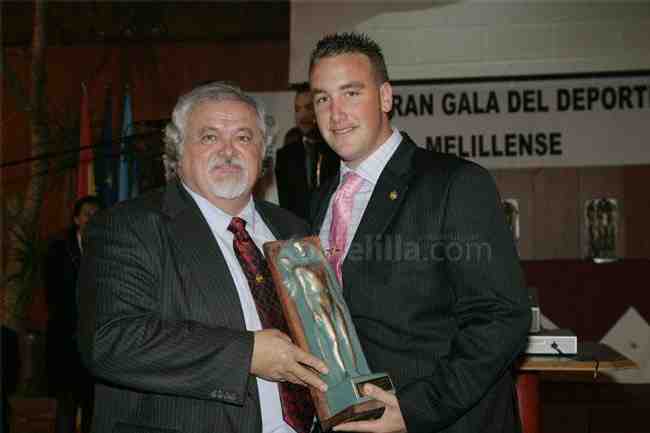 Santi Montis, recibiendo un trofeo en la última Gran Gala del Deporte