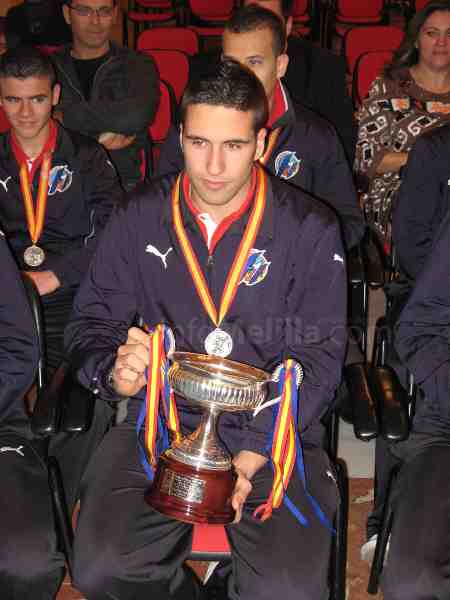 Yiyo, capitán de la Selección sub-20, Copa en mano