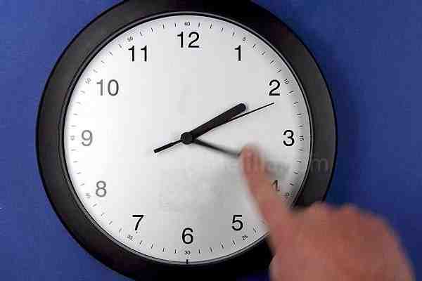 Esta madrugada hay que retrasar los relojes a las tres de la madrugada del domingo porque serán las dos