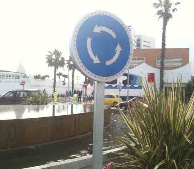 Seguridad Ciudadana sigue instalando señales luminosas en las rotondas