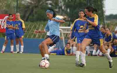 La Ciudad organiza un torneo de fútbol femenino para celebrar el 8 de marzo y fomentar la práctica del deporte entre las mujeres