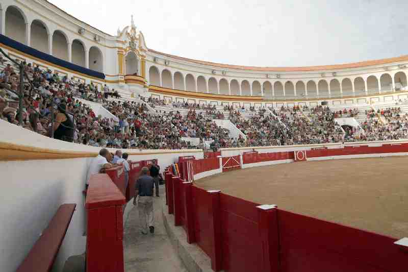 La Plaza de Toros de Melilla acogió el tradicional y divertido espectáculo del 'Bombero Torero'