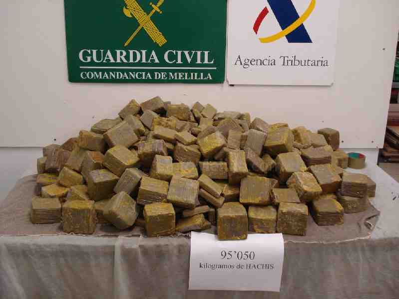 Detenido en Melilla con 95 kilos de hachís ocultos en el maletero de un coche
