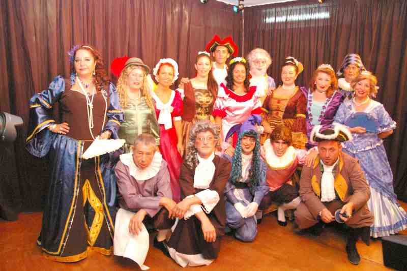 Los alumnos de teatro de la Casa de Melilla en Málaga triunfan de la mano de Jacinto Benavente