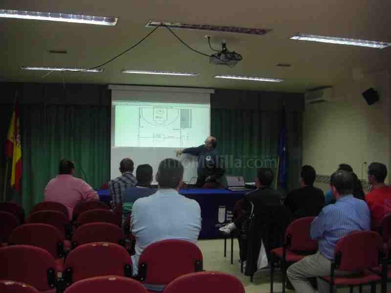 Interesante jornada de actualización de las reglas de baloncesto para periodistas deportivos