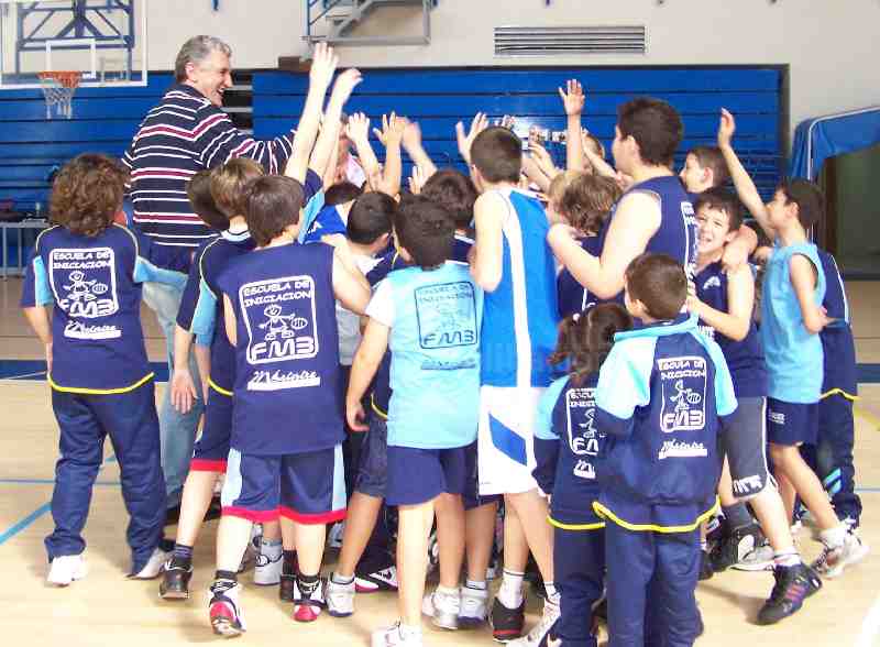 Un All Star entre entrenadores y jugadores pondrá el punto y final a la Escuela de Iniciación al Baloncesto