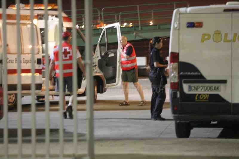 Rescatados por dos ferrys 57 inmigrantes de una patera que volcó a 50 millas de la costa de Granada