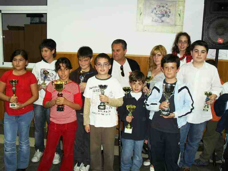 Romay hizo las delicias de los alumnos de la Escuela de Iniciación en su retorno al trabajo