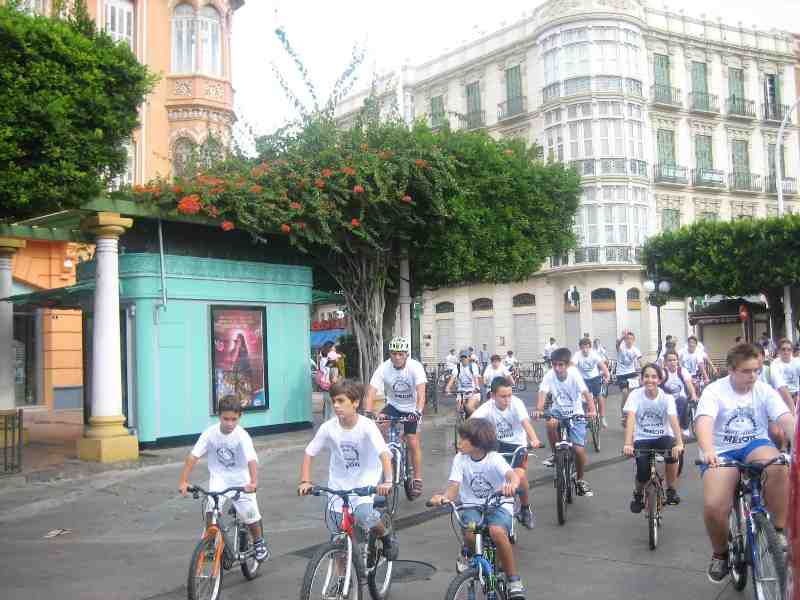 Día de la Bicicleta: 400 melillenses pedalean por "un mundo mejor"