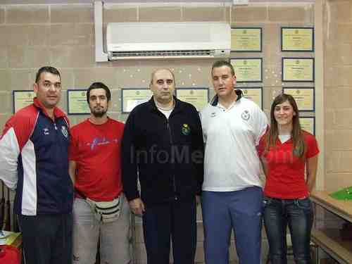 Santi Montis, segundo por la derecha, con compañeros de la Galería de Tiro de Melilla