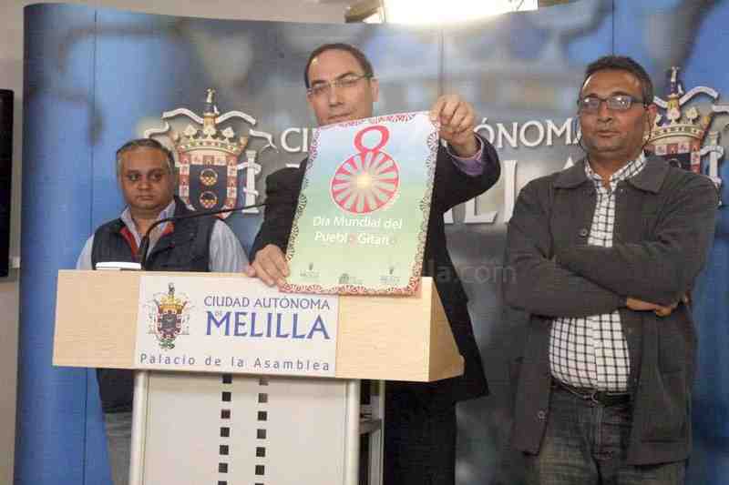 Santiago, Mehamed y Heredia presentando el programa de actividades