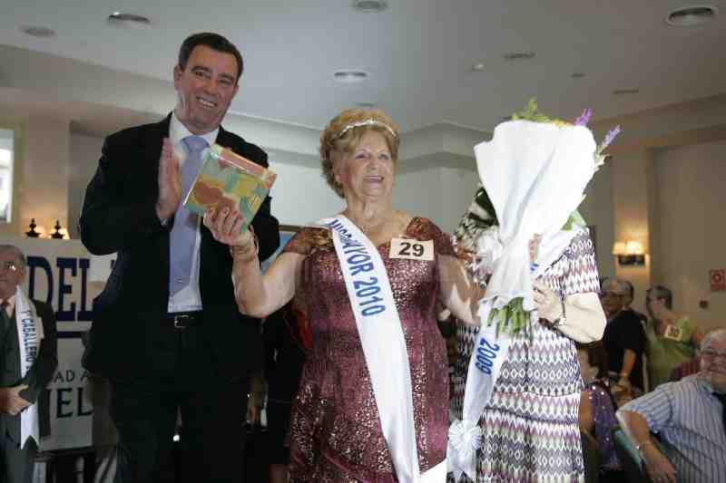 Isabel Pastor y David González, reyes de la belleza de Aulas Culturales de Tercera Edad