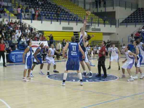 El área de Deportes invertirá 500.000 euros en dos nuevos convenios con las federaciones de Baloncesto y Fútbol