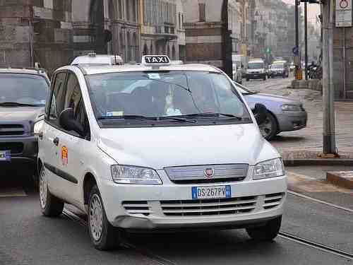 El Gobierno Imbroda valora la posibilidad de instalar un serviio de radio taxi