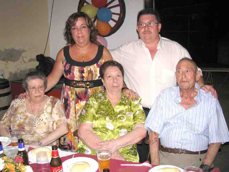 La familia Centeno-Muñoz celebra un cuarto de siglo de indubitada felicidad