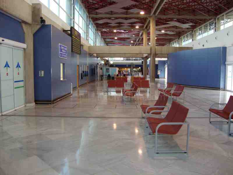 El Aeropuerto de Melilla remodela el interior del edificio terminal de pasajeros
