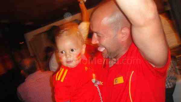 Melilla y los melillenses celebran por todo lo alto que España es Campeona del Mundo