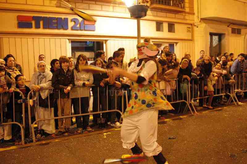 Los Reyes Magos inundan de ilusión las calles de Melilla en una cabalgata con la que ha dado comienzo la noche más mágica del año