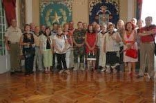 Un total de 25 soldados de reemplazo del llamamiento de 1963 visitan Melilla y recuerdan su paso por la ciudad