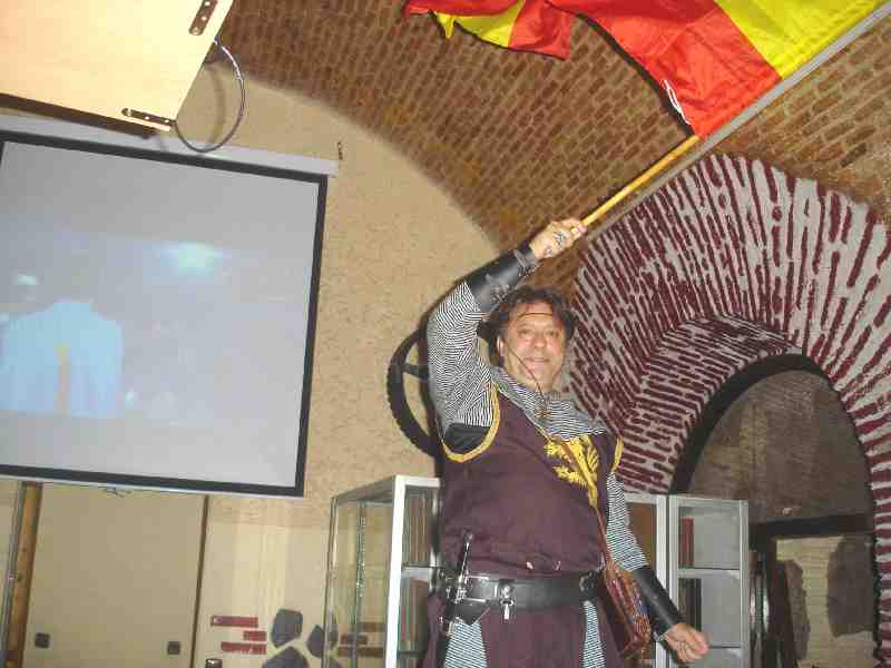 Gana España, cena Scorpio y se reúnen las Cortes de Melilla la Vieja, Castilla en el norte de África