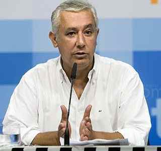 Javier Arenas anuncia una próxima reunión de la Ejecutiva del PP andaluz en Melilla