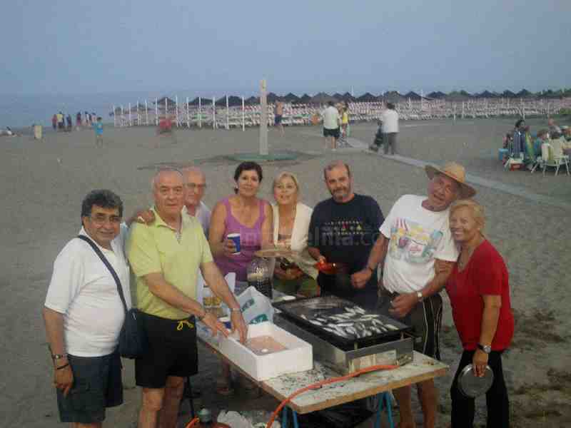 La Casa de Melilla en Málaga celebra San Juan a todo gas y con viaje a la vista