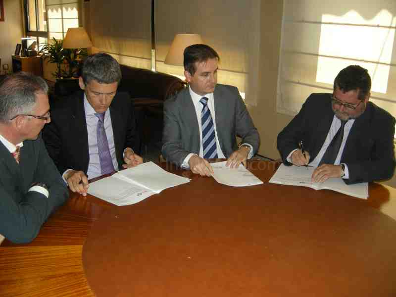 Momento de la firma del acuerdo