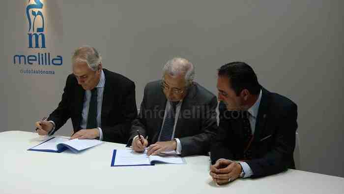 Imbroda firma convenios con Halcón Viajes, Transmediterránea y Luxotour