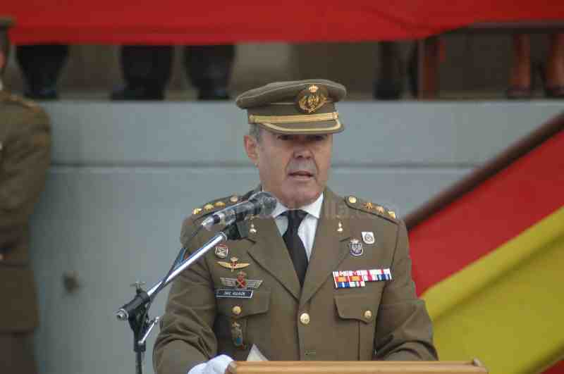 El coronel Berzal Hernando cede el mando de Artillería 32 al coronel José Díaz Villalón