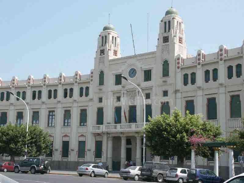 Melilla convoca oposiciones para cubrir una plaza de arquitecto técnico y dos de auxiliar administrativo