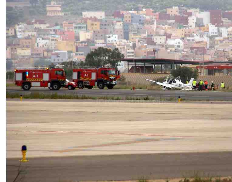 Una avioneta se estrella al intentar aterrizar en el Aeropuerto de Melilla