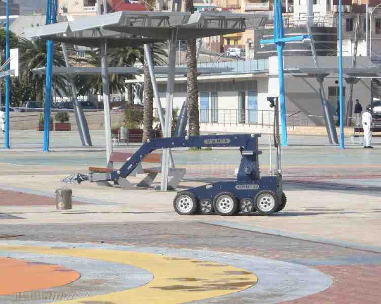 Equipos de emergencia participan en un simulacro de atentado radiactivo en Melilla