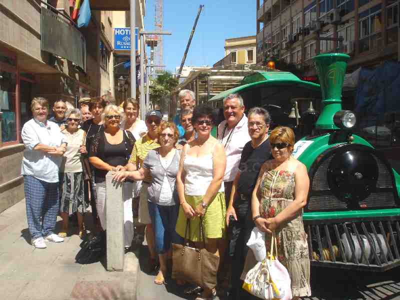 Un grupo de franceses con raíces españolas visita Melilla con Nicole Picat-Emery