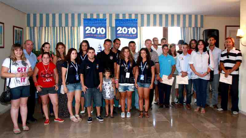Robles entrega los diplomas a los alumnos de los cursos formativos de Melilla Náutica
