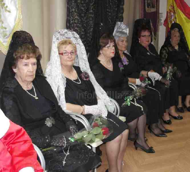 Las 'manolas' más bellas y veteranas celebran la Semana Santa en el Centro de Día