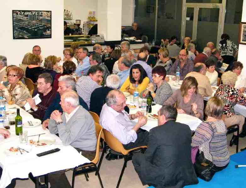 La 'Chirigota de la Casa de Ceuta' deleita a los melillenses de Barcelona