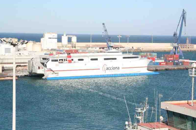 Acciona Trasmediterránea pondrá a la venta a partir de abril 100 billetes diarios de barco a 12 euros para colectivos especiales