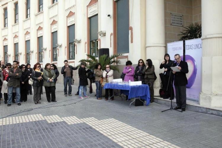 Melilla celebra el 8 de marzo reivindicando la lucha contra la desigualdad a pesar de la amenaza que supone la crisis