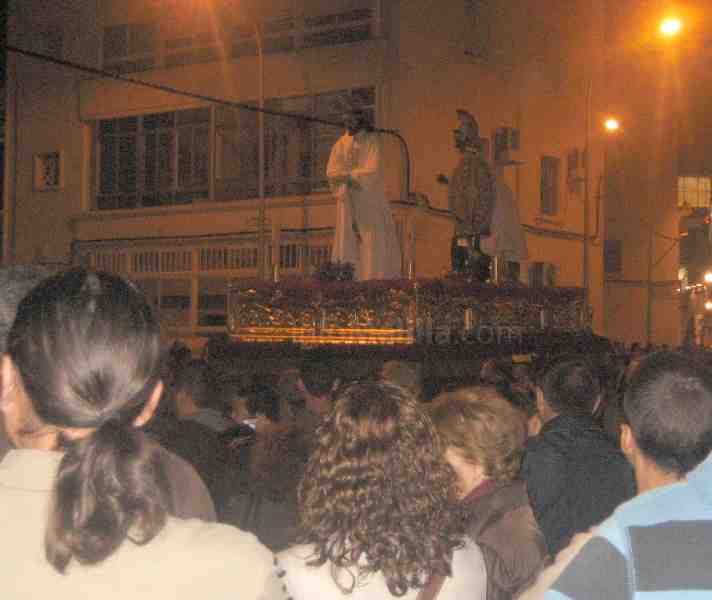 Aluvión de anécdotas en la brillante salida de Nuestro Padre Jesús ante Pilatos