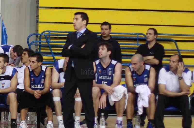 García de Vitoria en plena dirección de un partido
