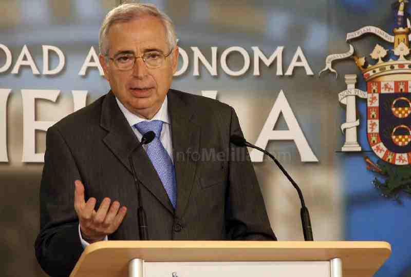 Melilla y Málaga firmarán un convenio para aprovechar tarifas aéreas baratas