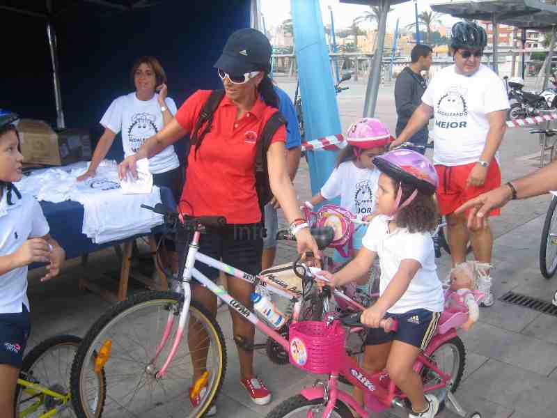 Día de la Bicicleta: 400 melillenses pedalean por "un mundo mejor"