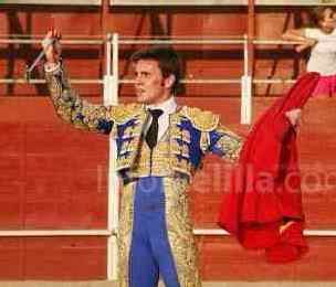 'El Goy' abre la puerta grande en Darro con tres orejas y un rabo de toros de Enrique Ponce