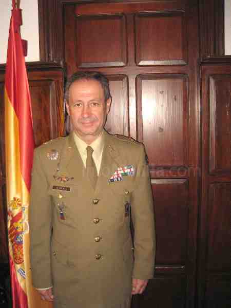 El general Vidal de Loño, comandante general de Ceuta, conoce las unidades de Melilla