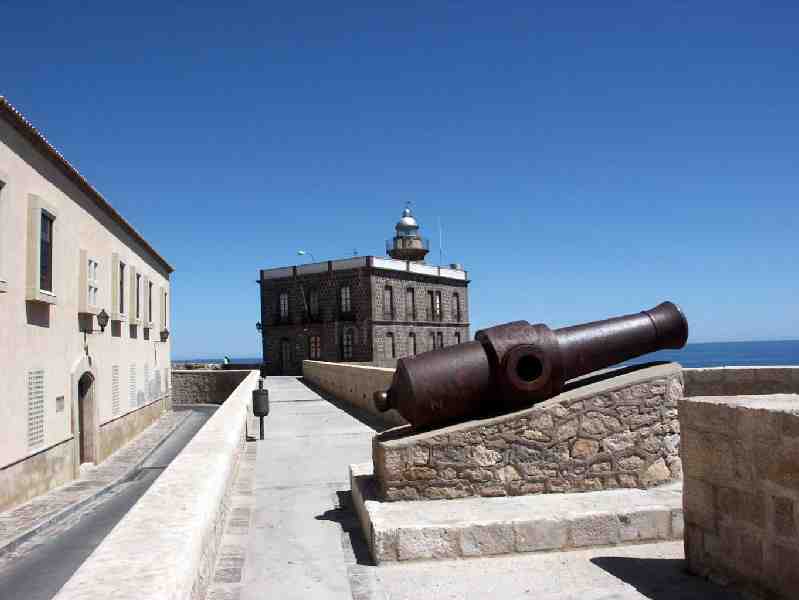 Melilla estudia abrir al público las galerías situadas bajo el recinto histórico