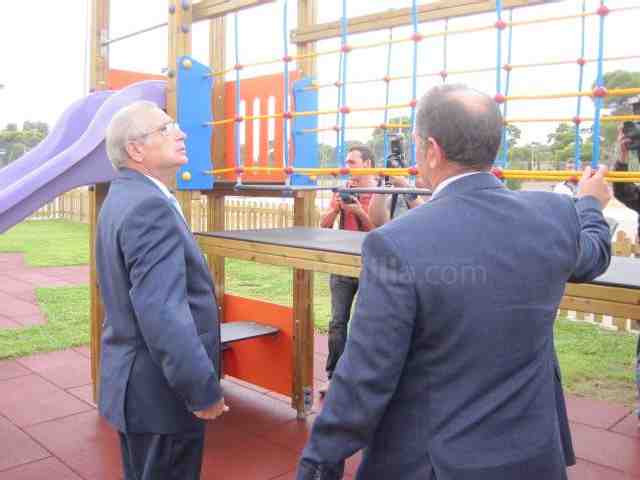 El Gobierno local invierte cerca de 70.000 euros en la instalación de un parque infantil en el Fuerte de Ocio de Rostrogordo